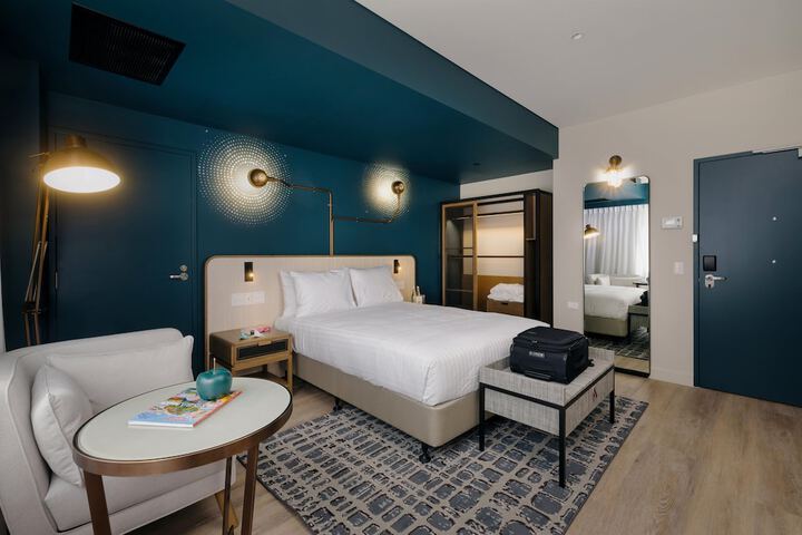 Room 14 of 108