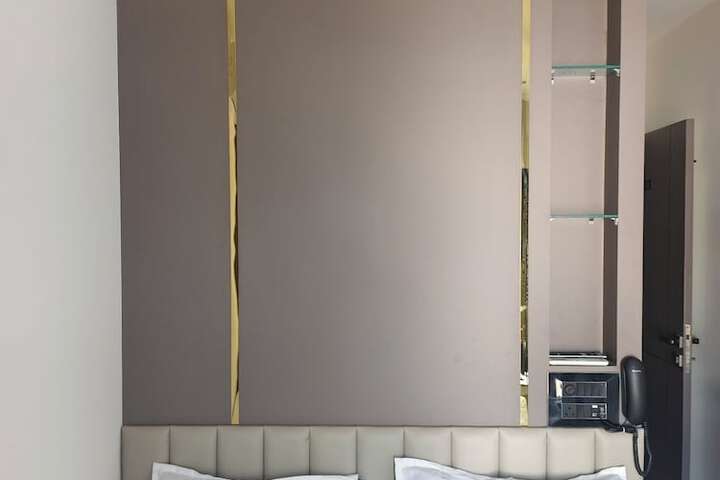 Room 11 of 20