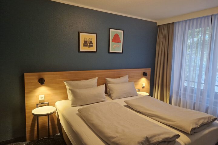 Room 28 of 171
