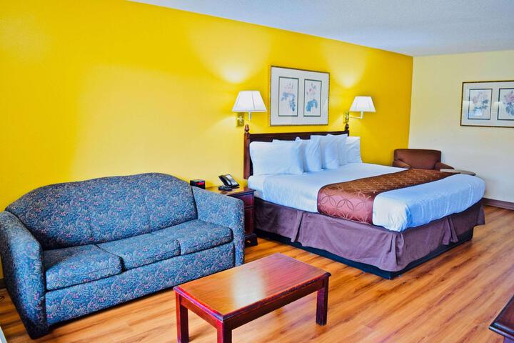 1 King Bed (2 of 8)