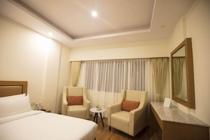 Room 9 of 32