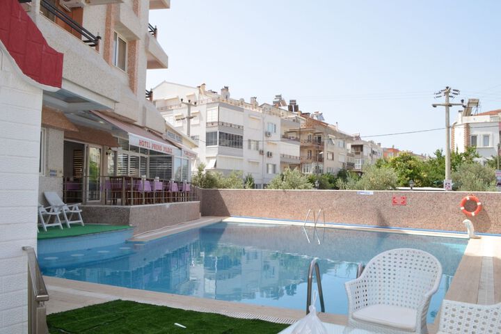 Hotel Pool