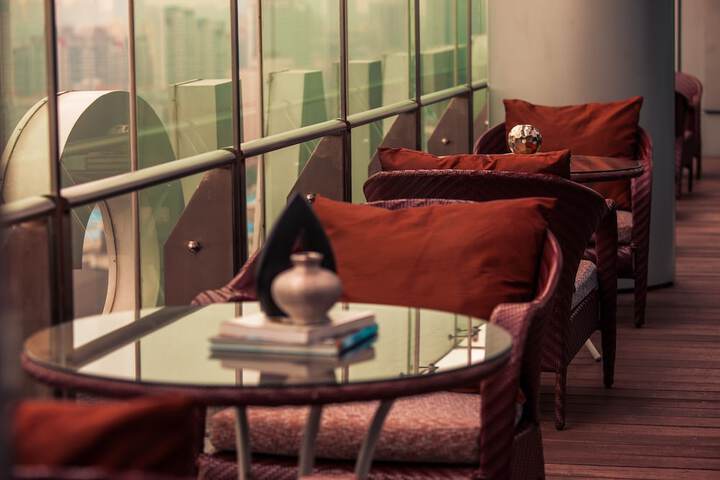 Lounge 113 of 128