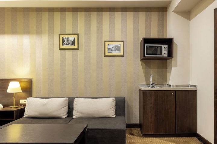 Room 7 of 82