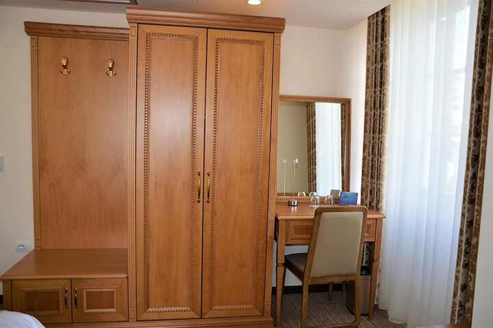 Room 35 of 79