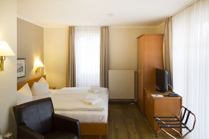 Room 5 of 32