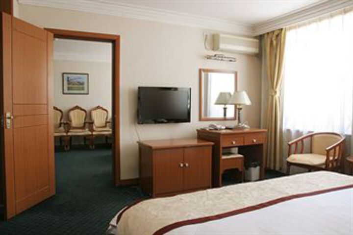 Room 10 of 19