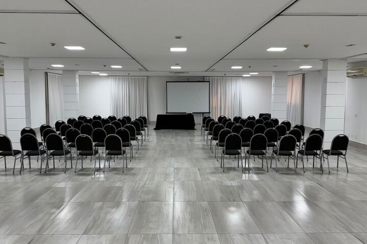 Business Center 43 of 47