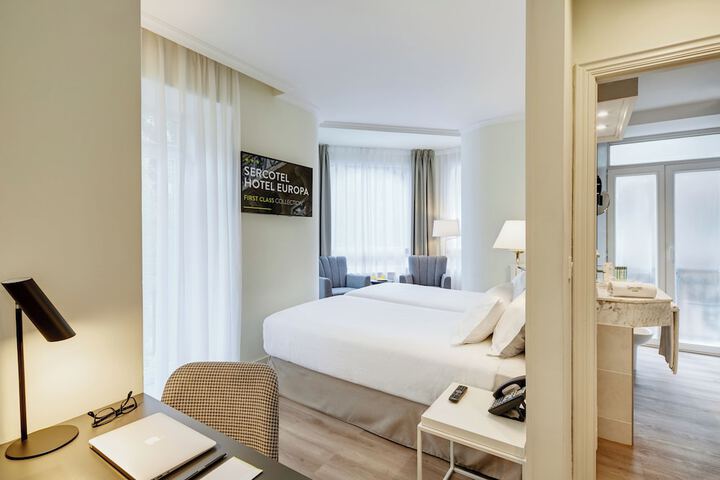 Room 42 of 118