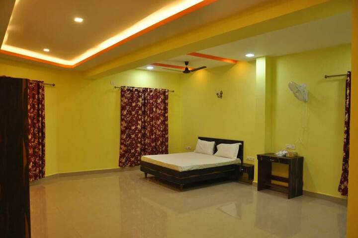 Room 12 of 16