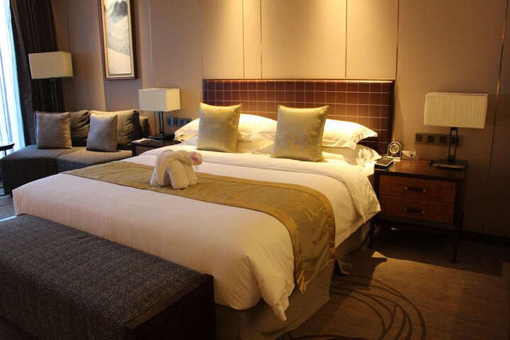 Room 8 of 77
