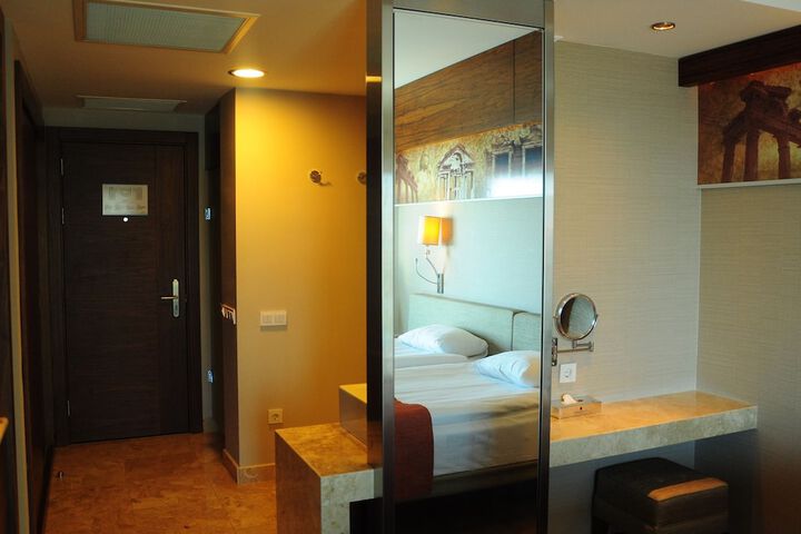 Room 16 of 69