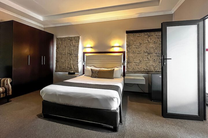Room 13 of 33