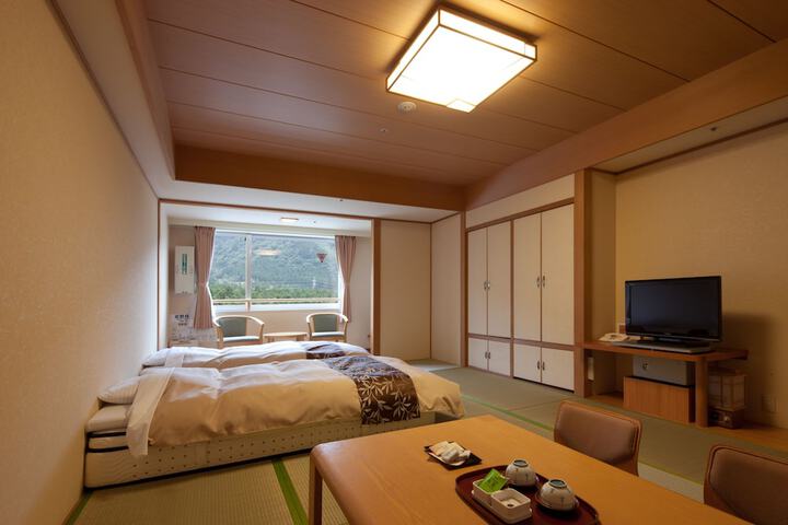 Room 8 of 39