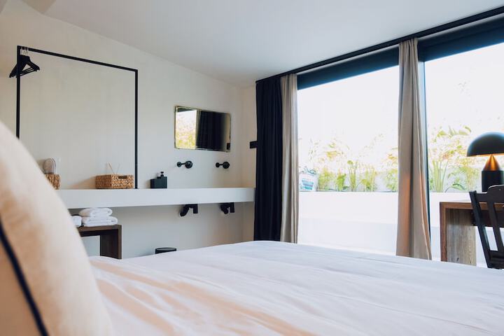 Room 2 of 190