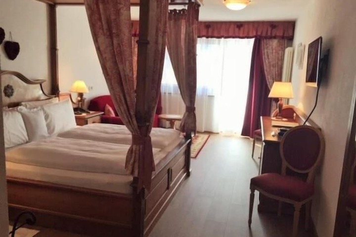 Room 12 of 41