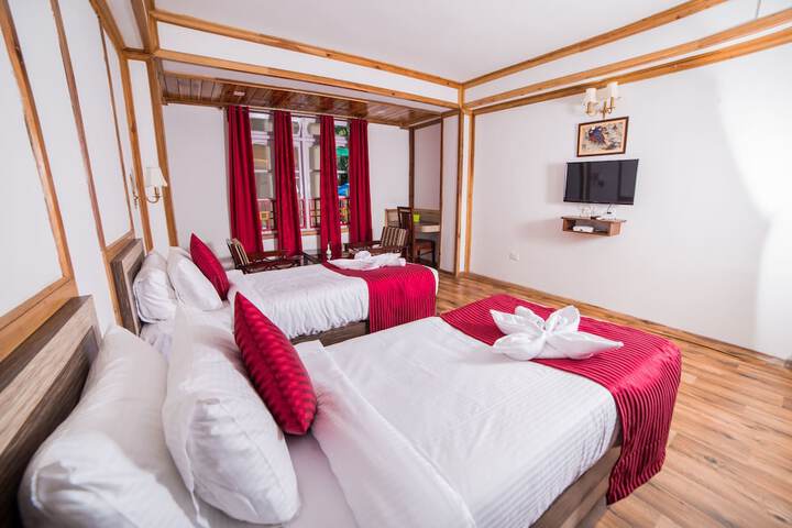 Room 10 of 28