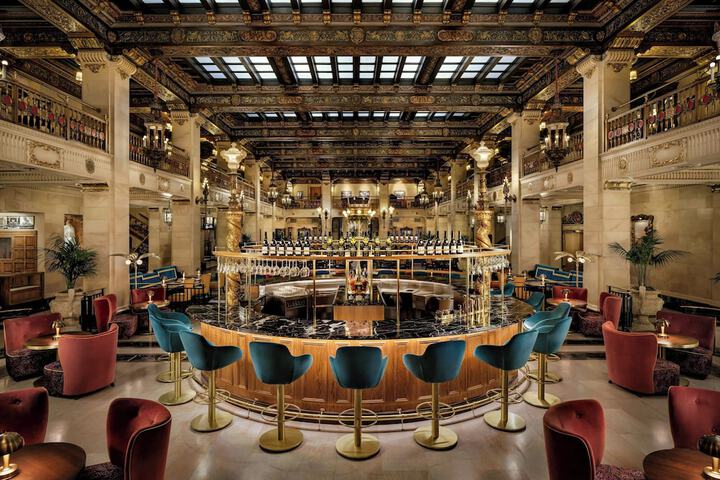 Lobby lounge