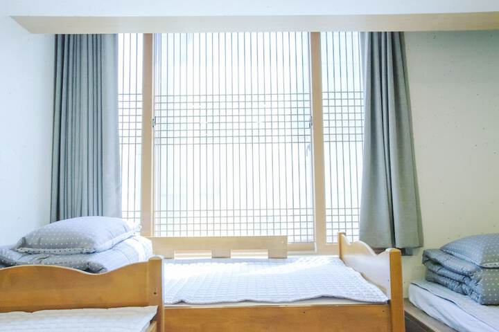Room 6 of 90