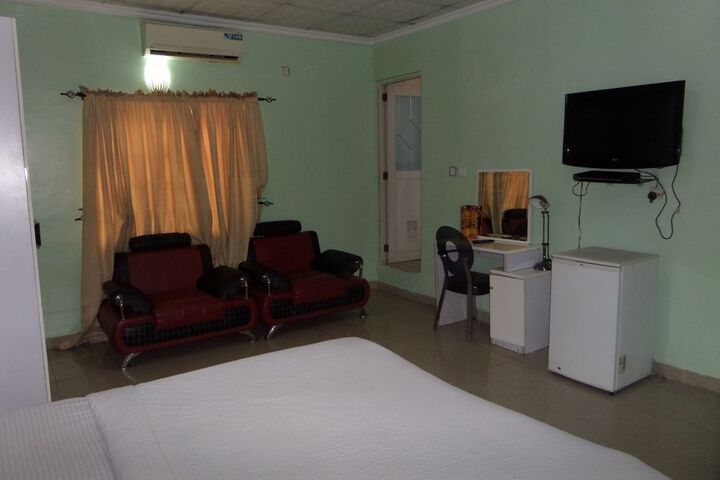 Room 18 of 28