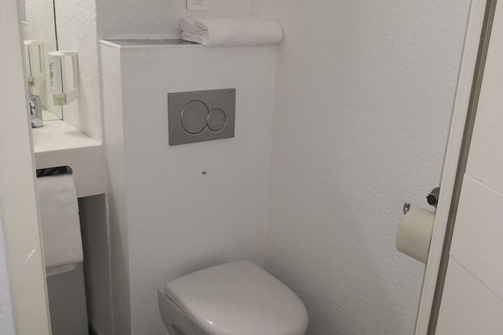 Room 57 of 77