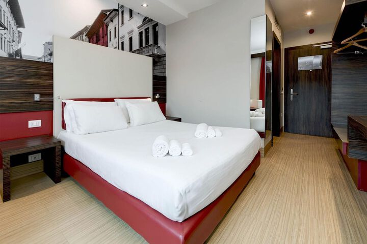 Room 4 of 30