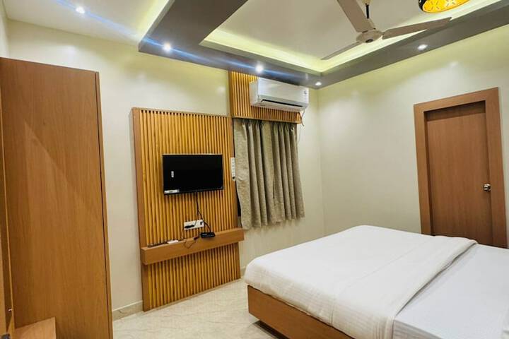 Room 4 of 52