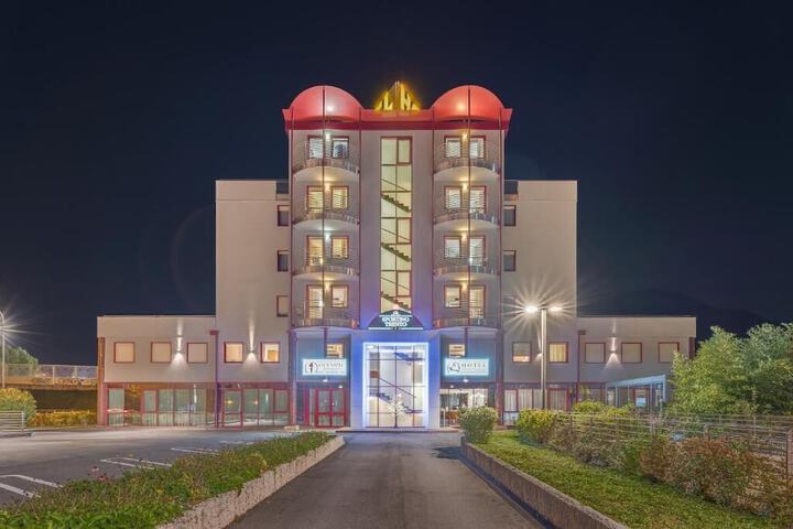 Hotel 64 of 66