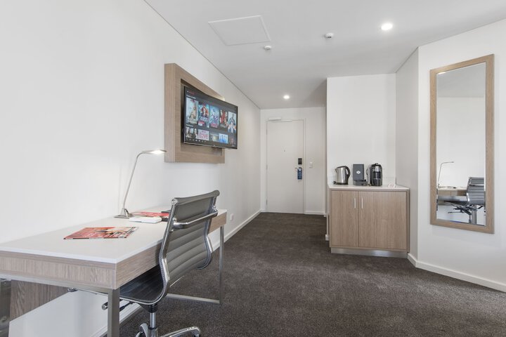 Room 4 of 73