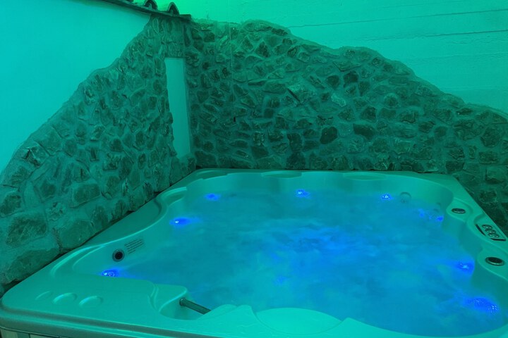 Hot Tub 35 of 73