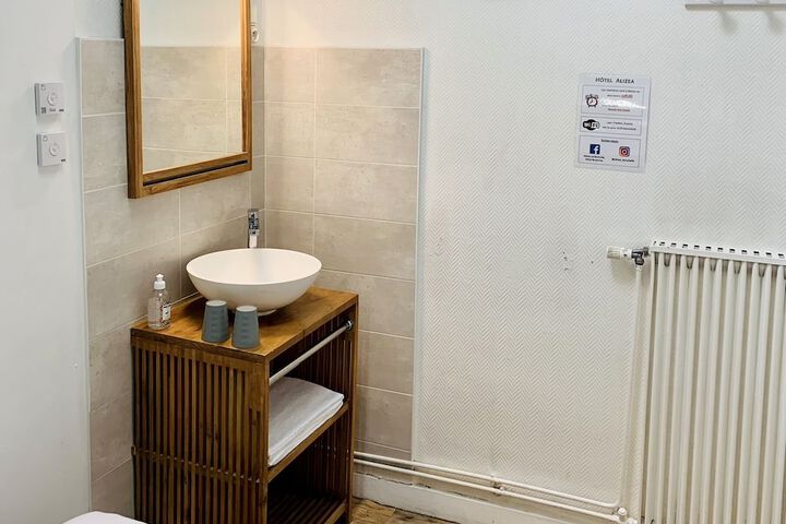 Room 3 of 32