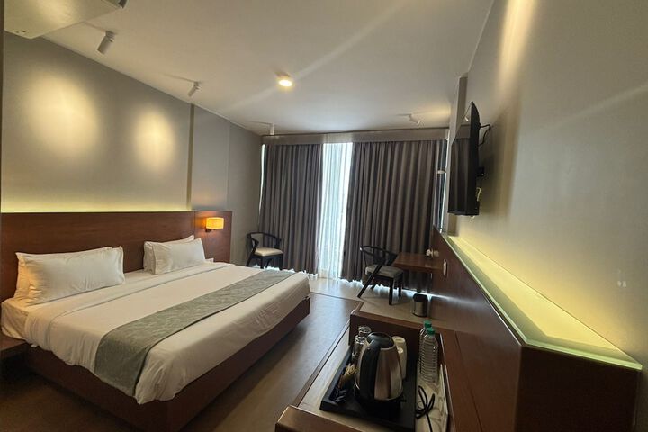 Room 7 of 9
