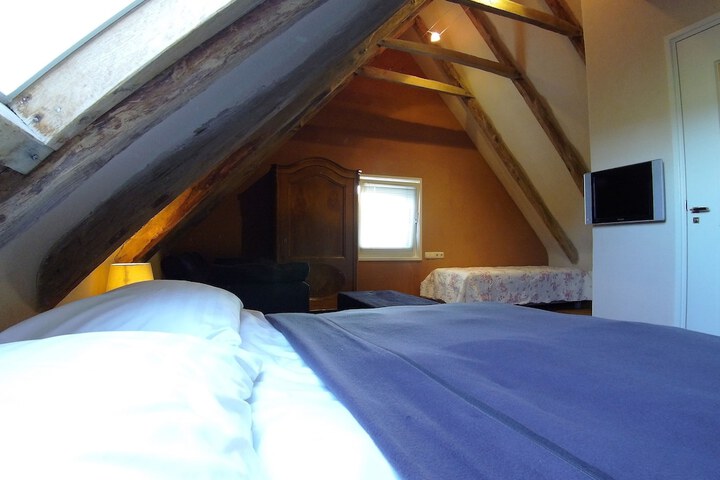 Room 7 of 76