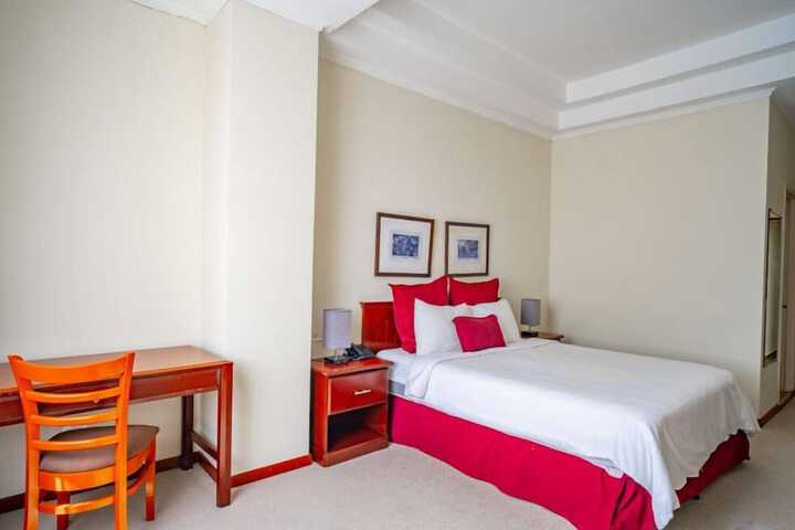 Room 8 of 18