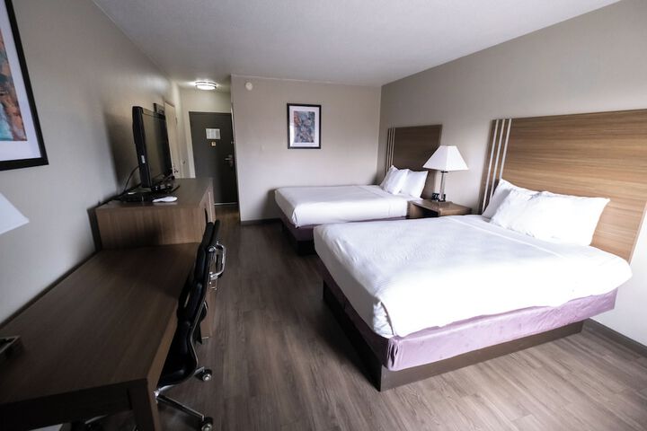 Room 9 of 42