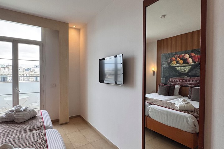 Room 15 of 103