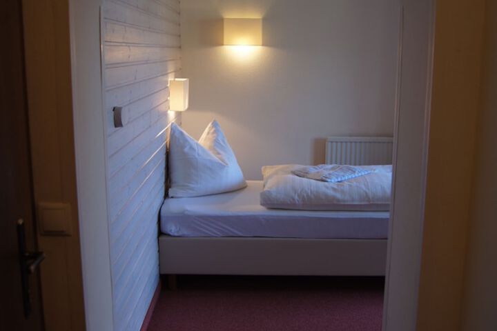 Room 10 of 82