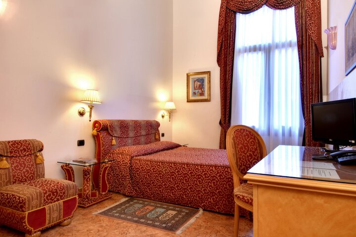 Room 3 of 16