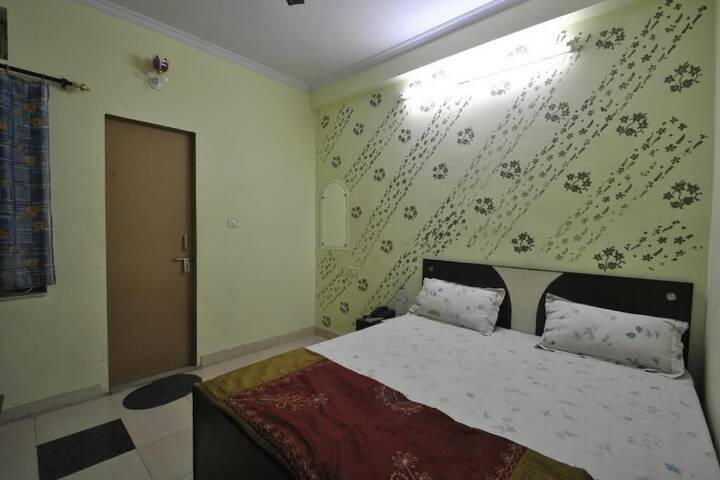 Room 16 of 31