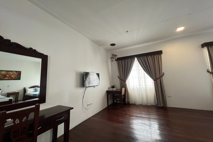 Room 21 of 34