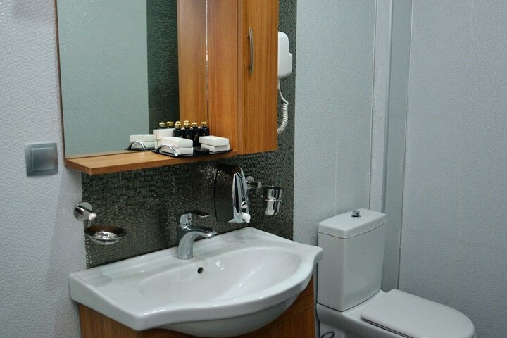 Room 18 of 27