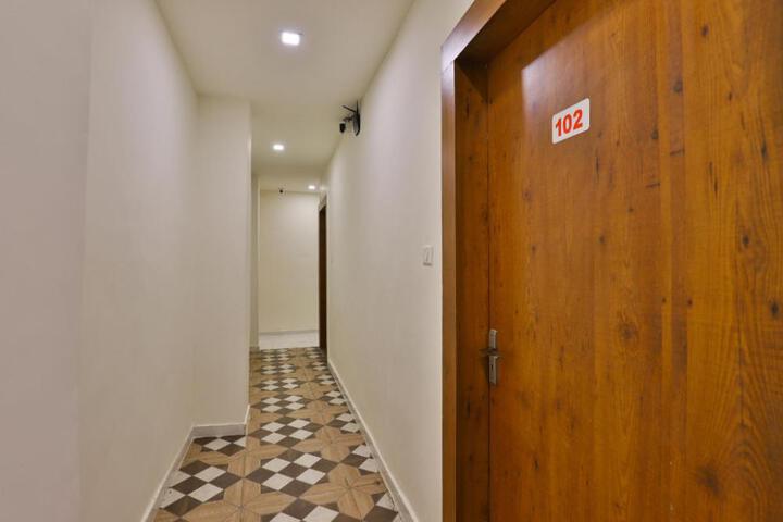 OYO 30712 Hotel Surya