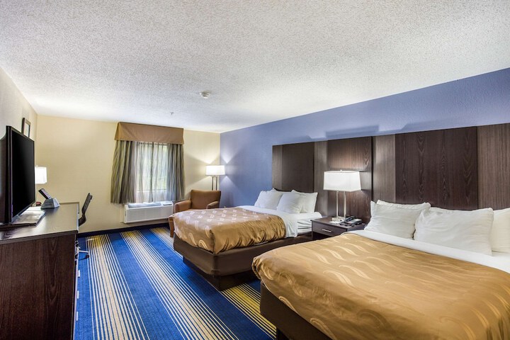 Standard Room, King or Two Doubles (8 of 8)