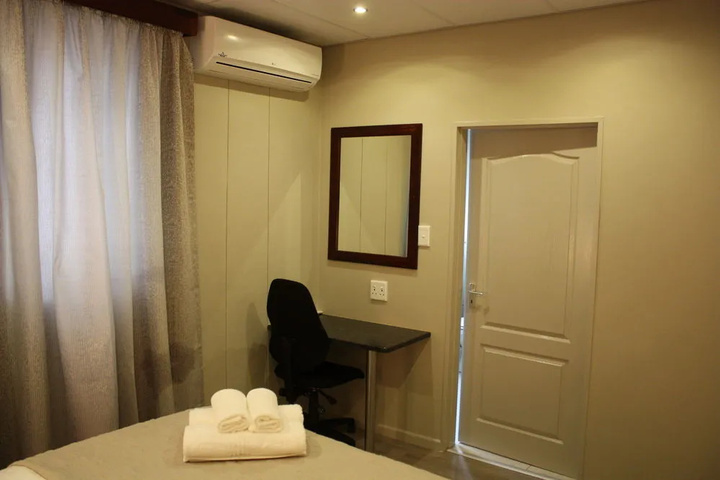 Room 6 of 25