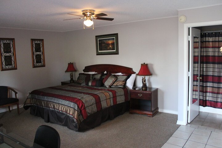 Room 33 of 219