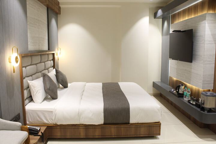Room 48 of 76