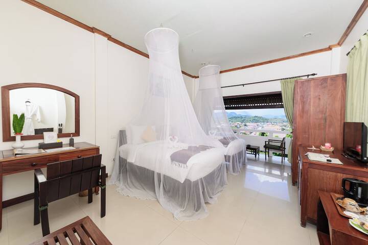 Room 28 of 227