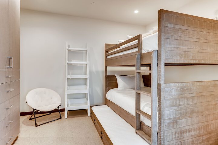 Room 17 of 73