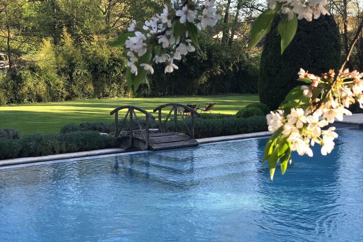 Hotel Pool