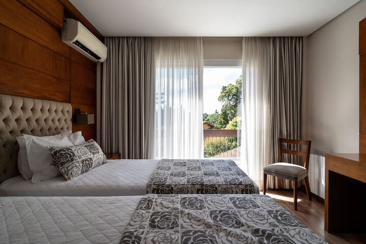 Room 44 of 171